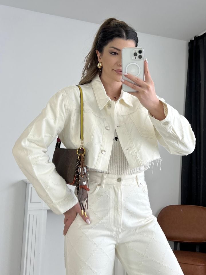 Krem Örgü Detaylı Crop Ceket