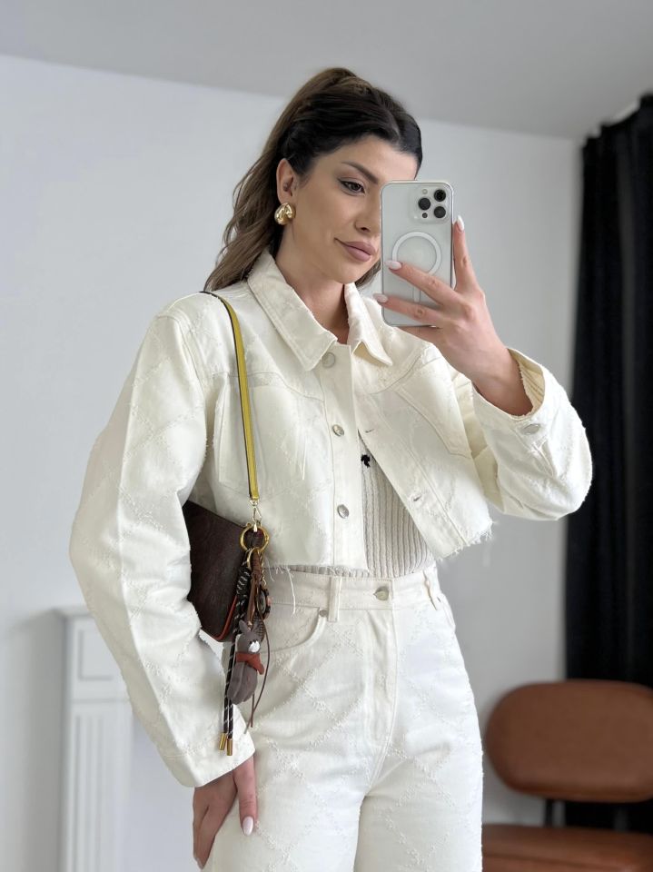 Krem Örgü Detaylı Crop Ceket