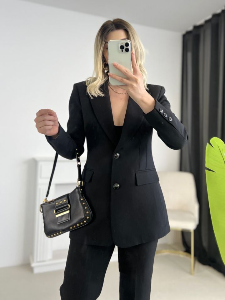 Siyah Belden Oturtmalı Blazer Ceket