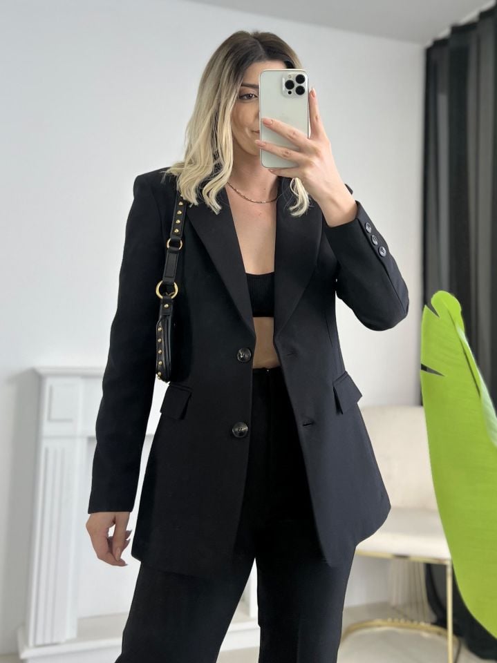 Siyah Belden Oturtmalı Blazer Ceket