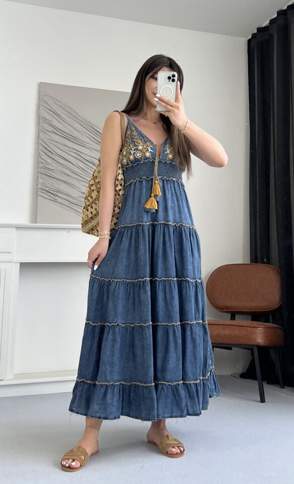 Nakışlı Ve Boncuklu Jean Elbise