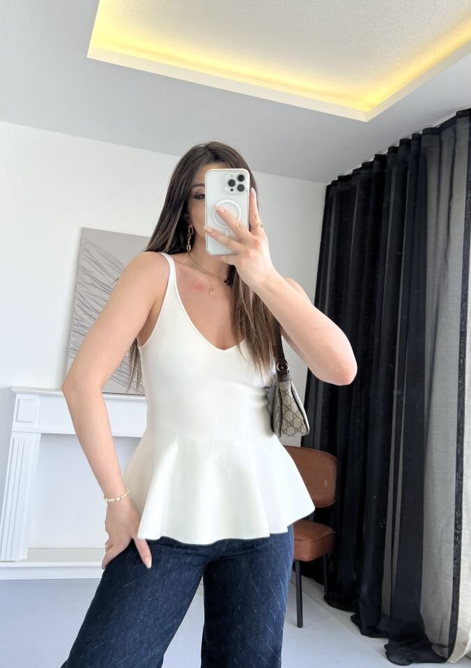 Volanlı Örme V Yaka Bluz