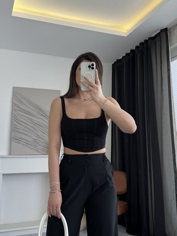 Korse Formlu Siyah Crop