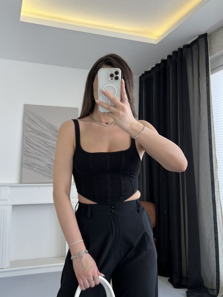 Korse Formlu Siyah Crop