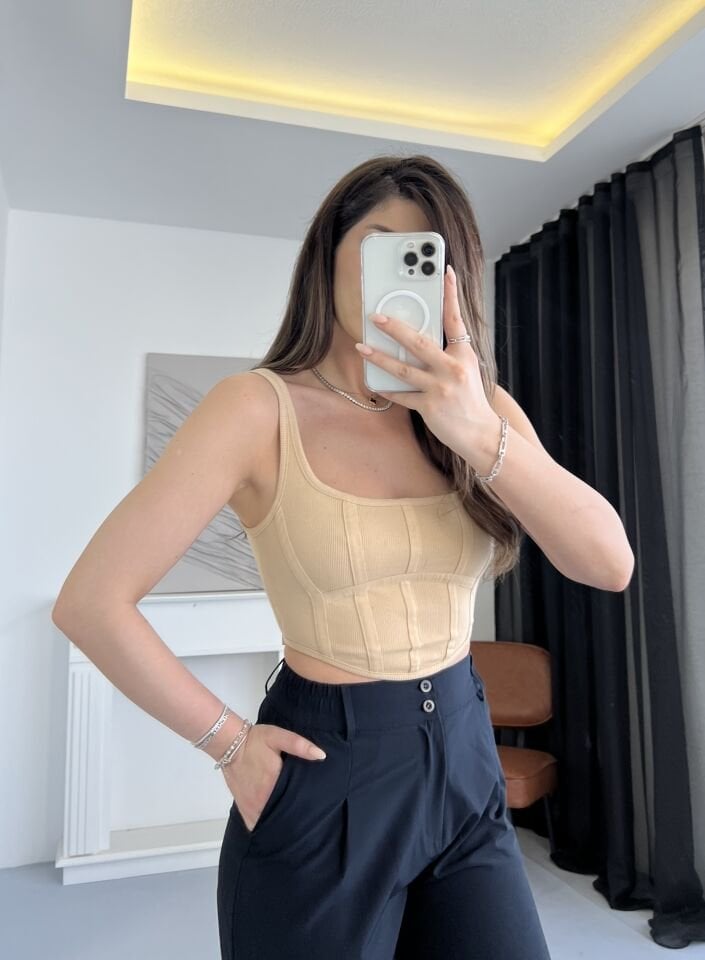 Korse Formlu Bej Crop