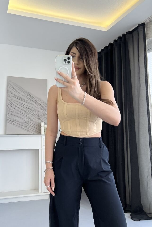 Korse Formlu Bej Crop
