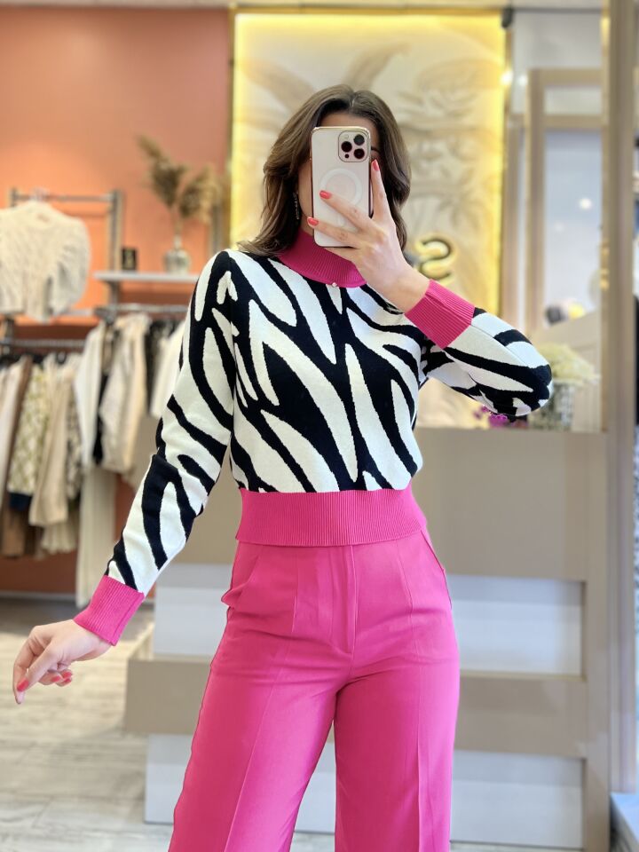 Zebra Desen Fuşya Detay Kazak