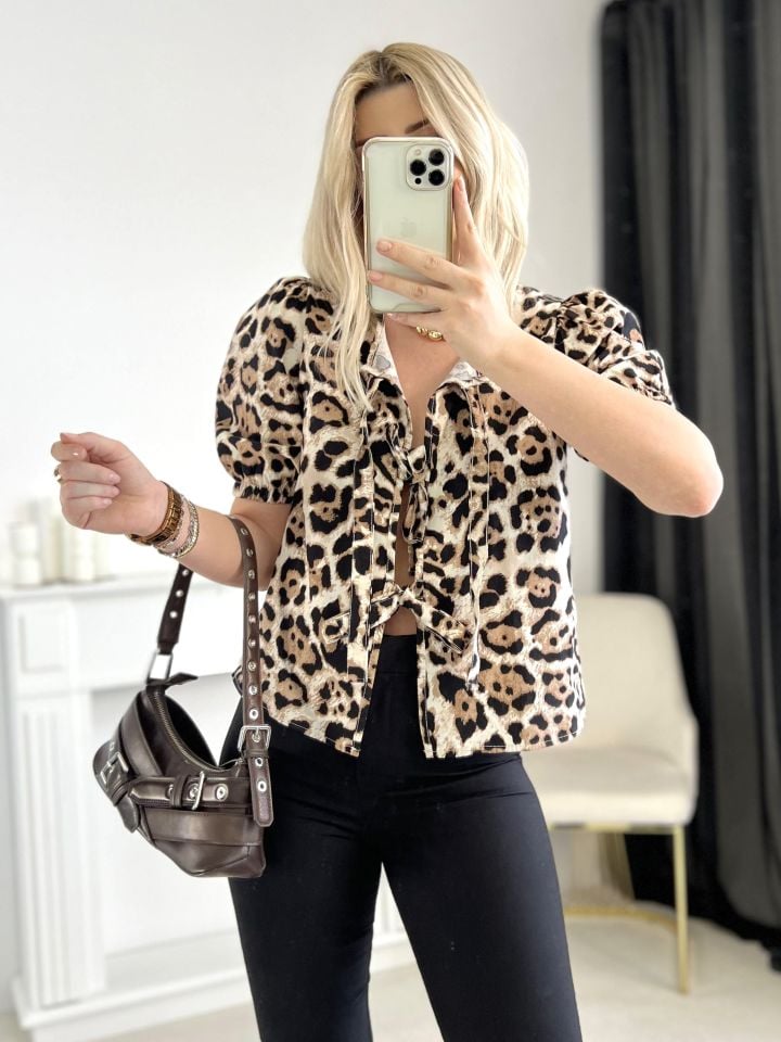 Kahve Önü Bağlamalı Leopar Desen Bluz