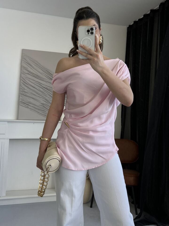 Gold Detay Drapeli Pembe Bluz