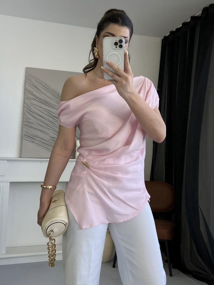 Gold Detay Drapeli Pembe Bluz