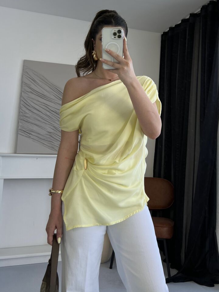 Gold Detay Drapeli Sarı Bluz