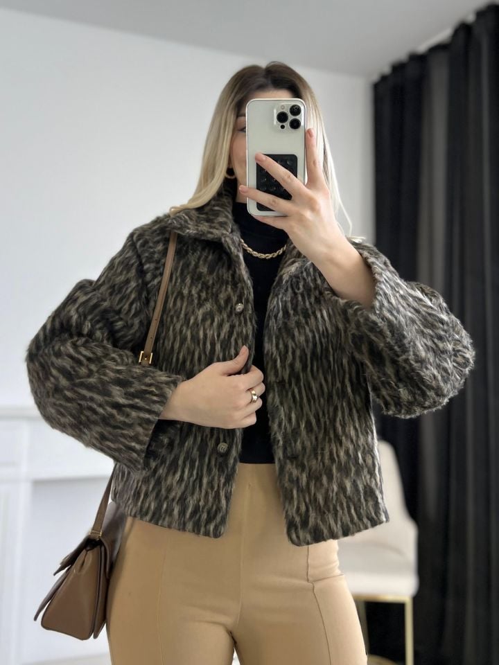 Leopar Desen Yakalı Ceket