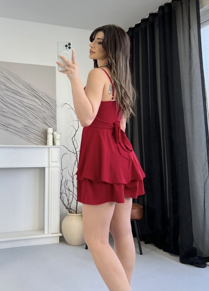 İpek Saten Şortlu Göğüs Detaylı Kırmızı Mini Elbise