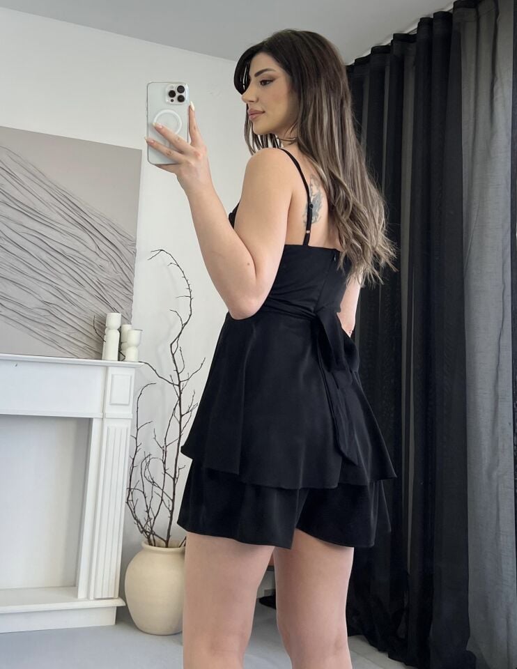 İpek Saten Şortlu Göğüs Detaylı Siyah Mini Elbise