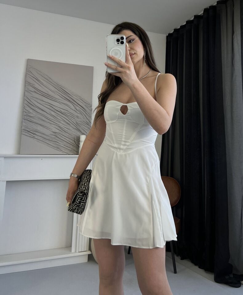 Korse Formlu Volanlı Beyaz Mini Elbise