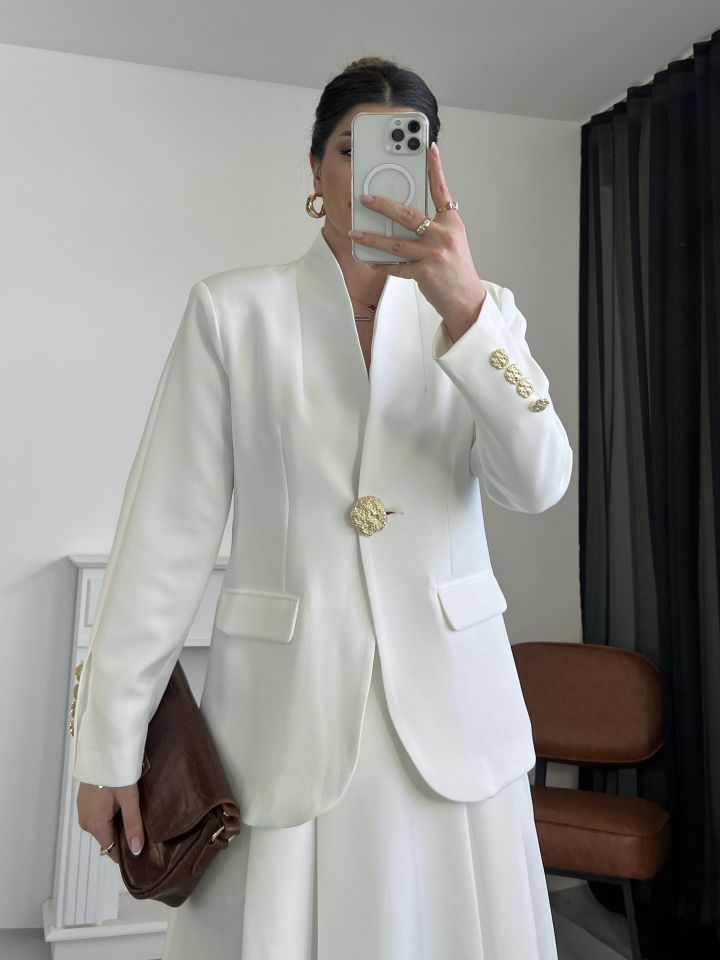 Beyaz Gold Düğme Detay Blazer Ceket