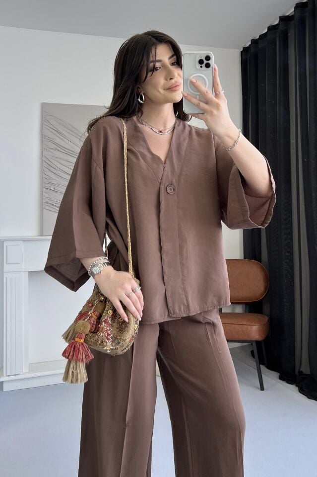 Düğme Detaylı Kahve Tensel Bluz