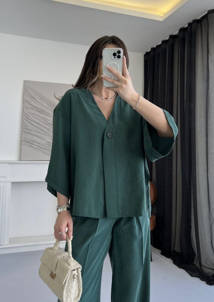 Düğme Detaylı Yeşil Tensel Bluz