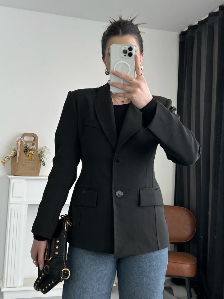 Siyah Belden Oturtmalı Blazer Ceket