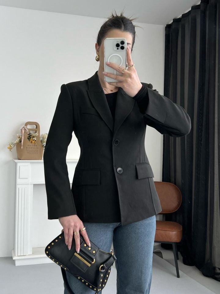 Siyah Belden Oturtmalı Blazer Ceket