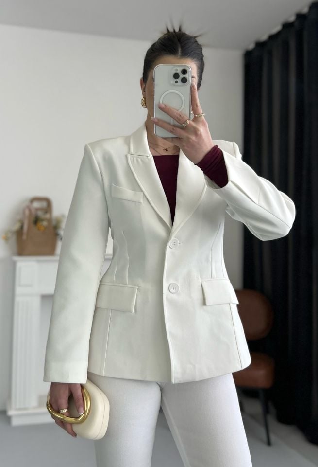 Beyaz Belden Oturtmalı Blazer Ceket