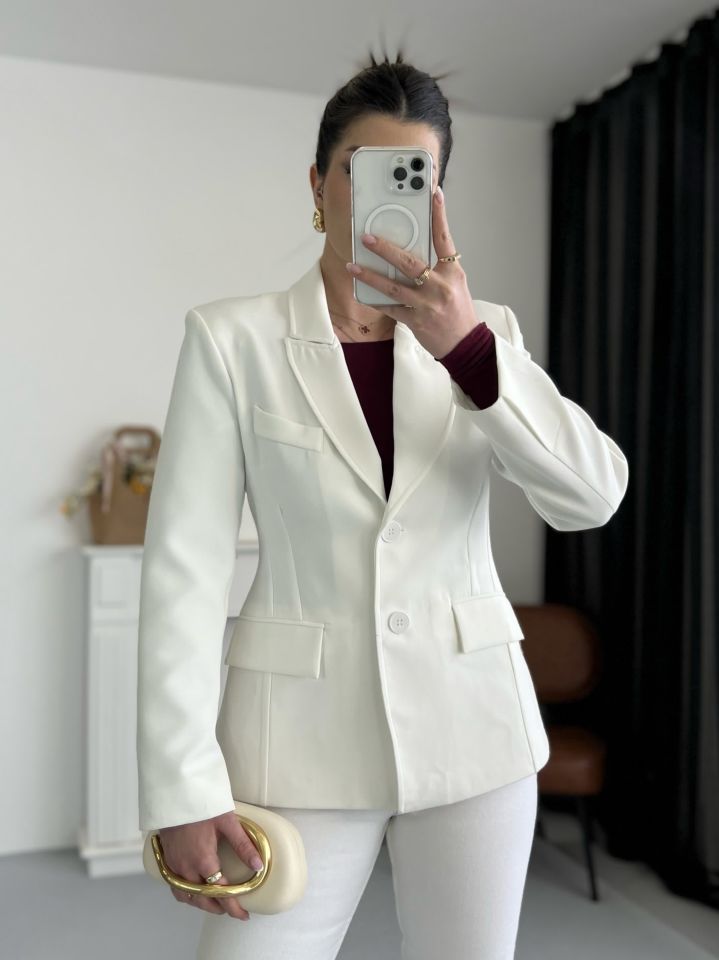 Beyaz Belden Oturtmalı Blazer Ceket