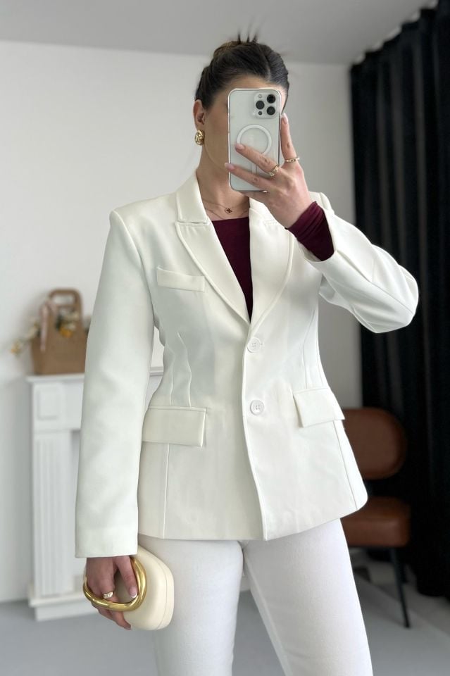 Beyaz Belden Oturtmalı Blazer Ceket