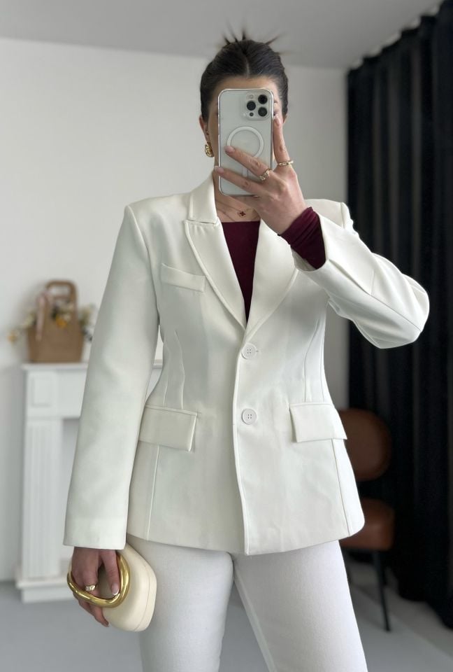 Beyaz Belden Oturtmalı Blazer Ceket