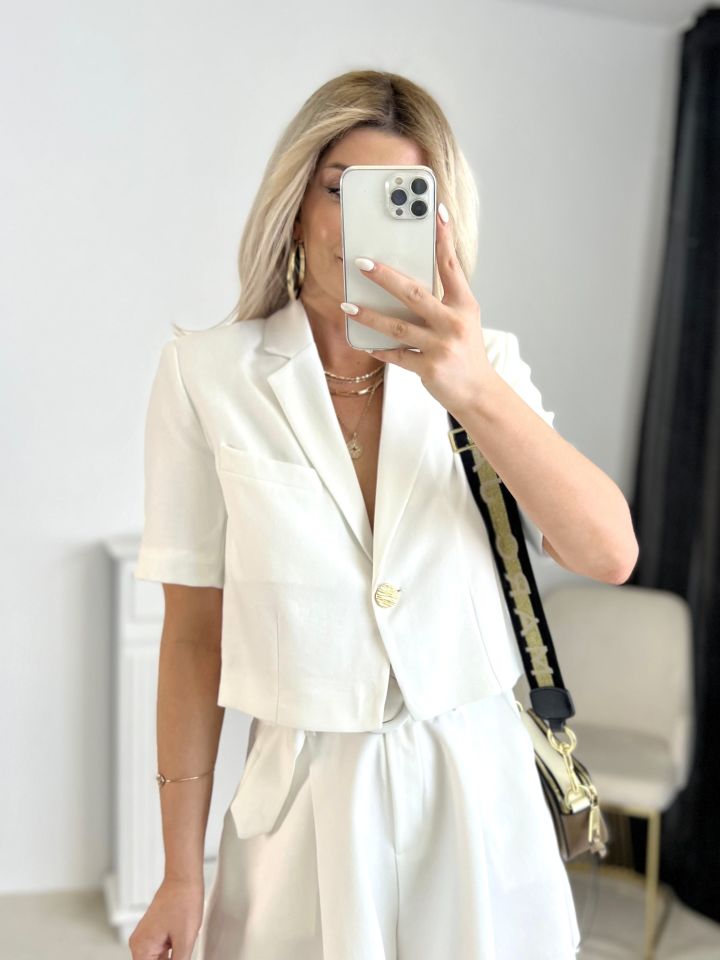 Beyaz Gold Düğme Detay Crop Ceket