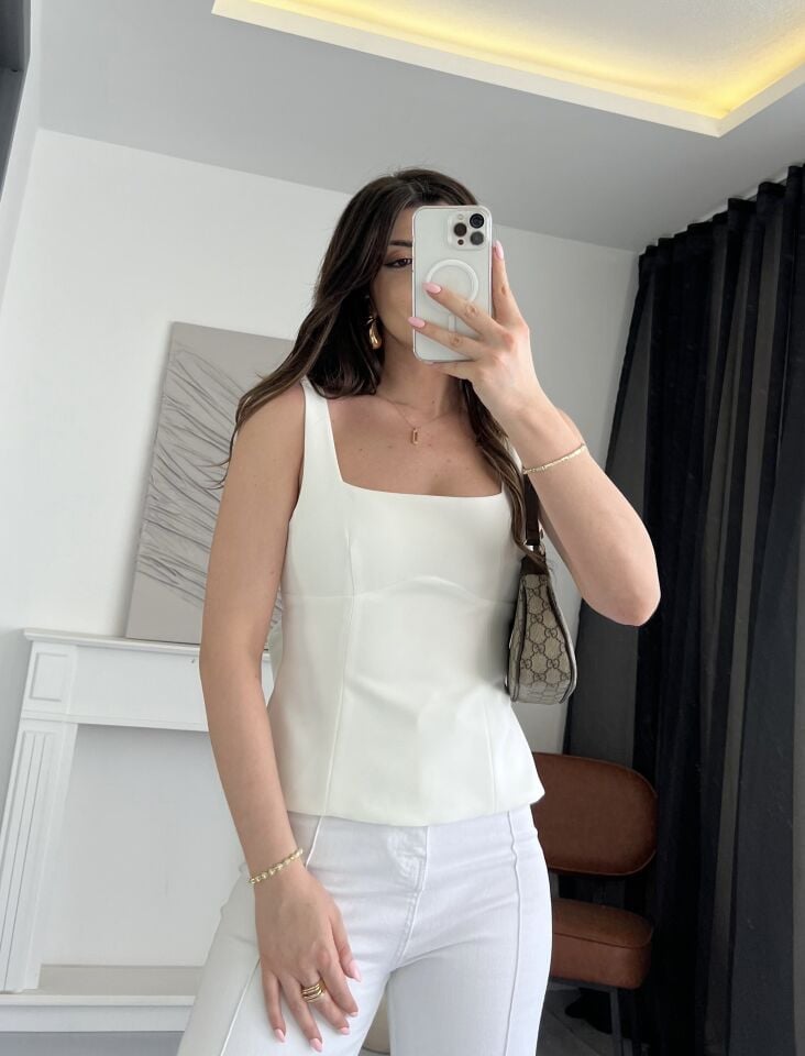 Fiyonk Detaylı Tasarım Ekru Bluz