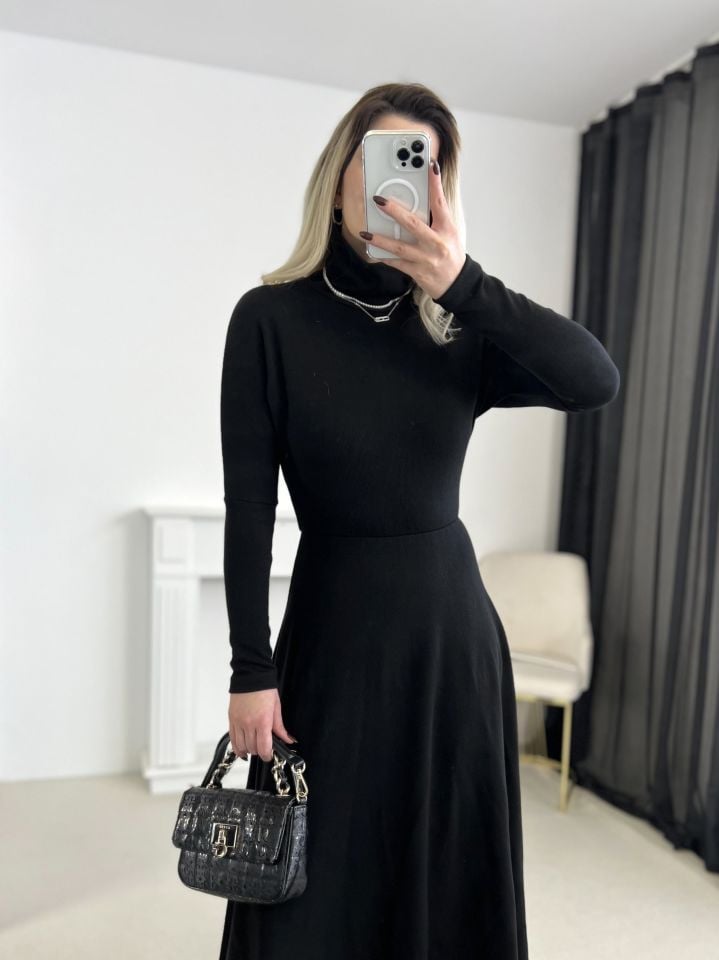 Siyah Beli Lastikli Triko Elbise
