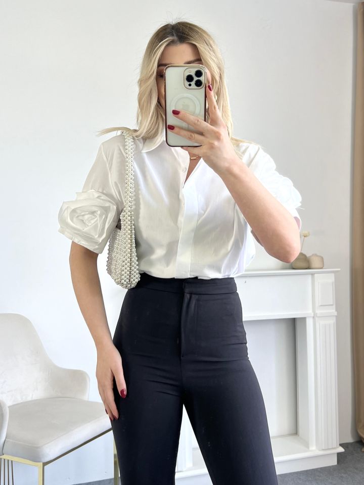 Kolları Gül İşlemeli Gömlek