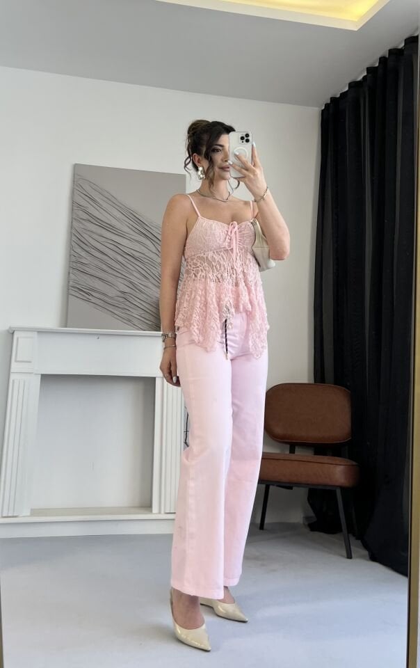 Aksesuar Detaylı Pembe Jean