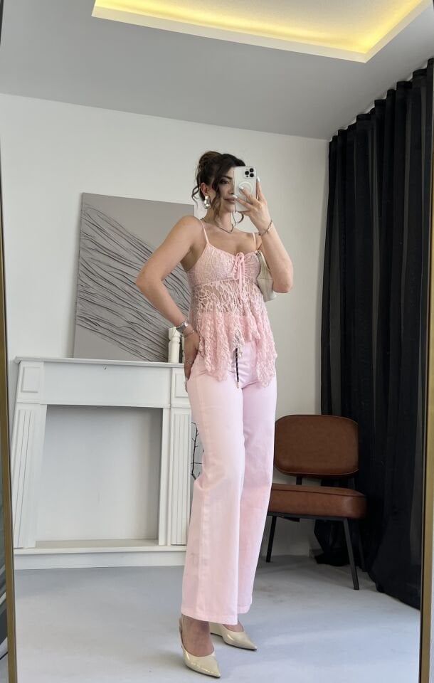 Aksesuar Detaylı Pembe Jean