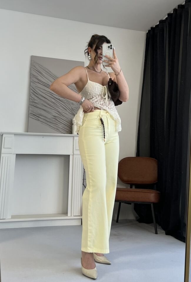 Aksuseuar Detaylı Sarı Jean