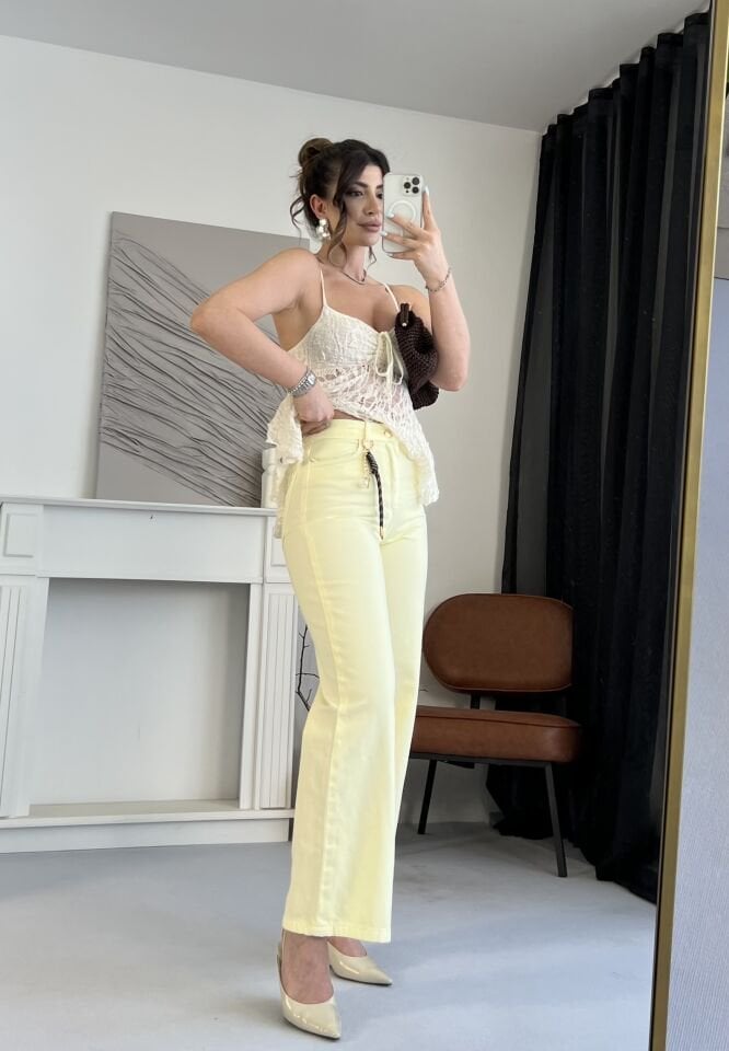 Aksuseuar Detaylı Sarı Jean