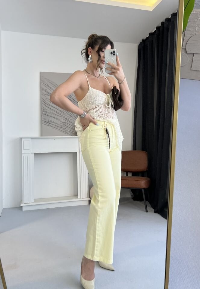 Aksuseuar Detaylı Sarı Jean