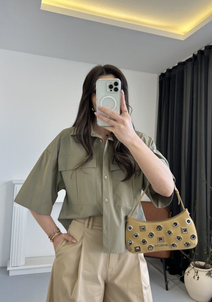 Oversize Cep Detaylı Gömlek