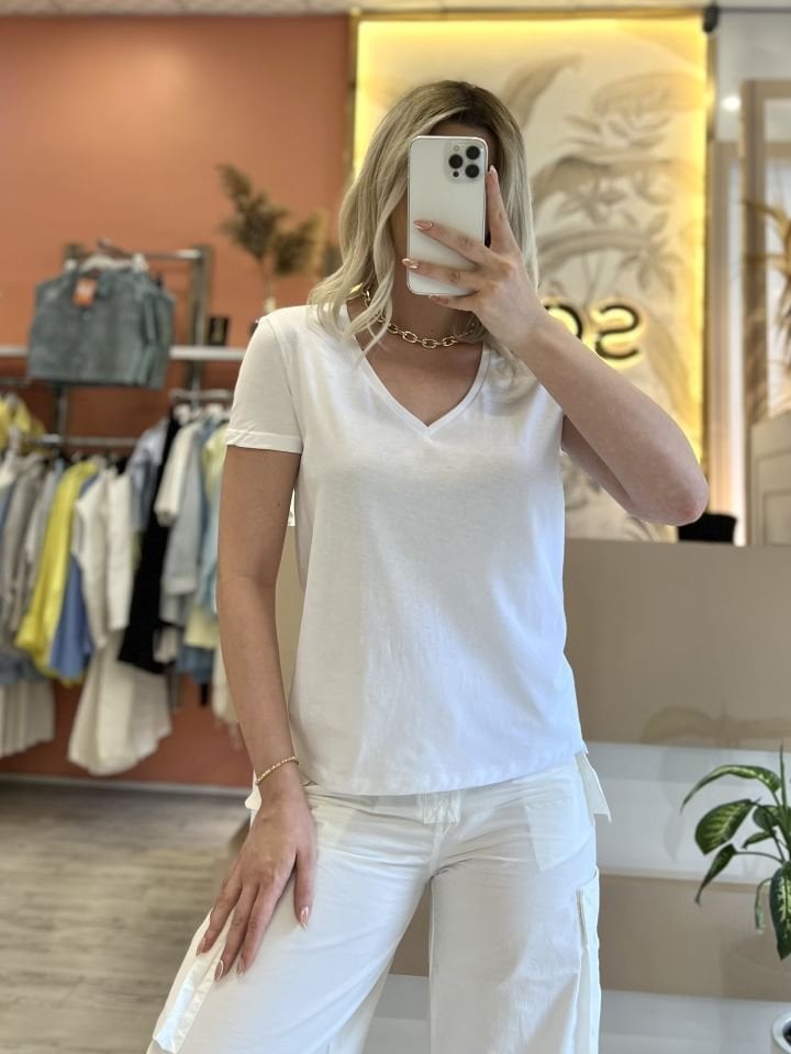 V Yaka Basic Tişört