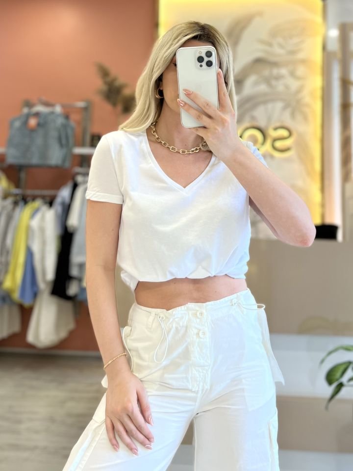 V Yaka Basic Tişört