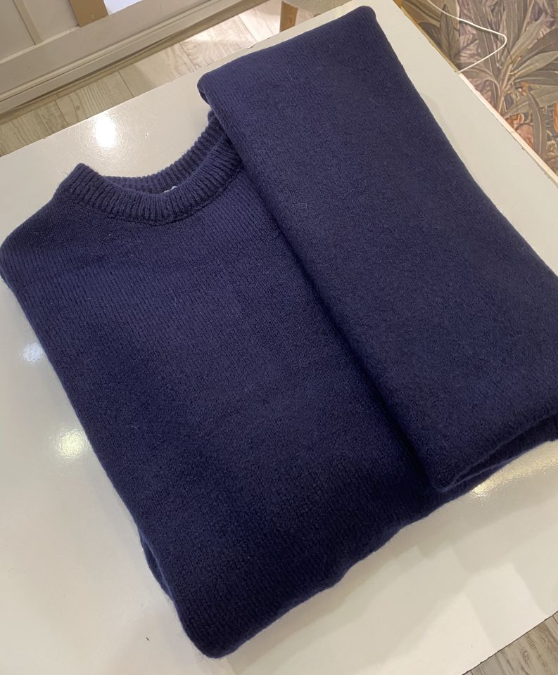 Lacivert Atkı Detaylı Premium Kazak