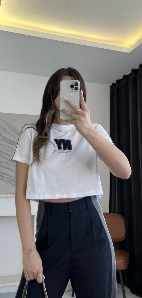 Şerit Ve Nakış Detaylı Tshirt