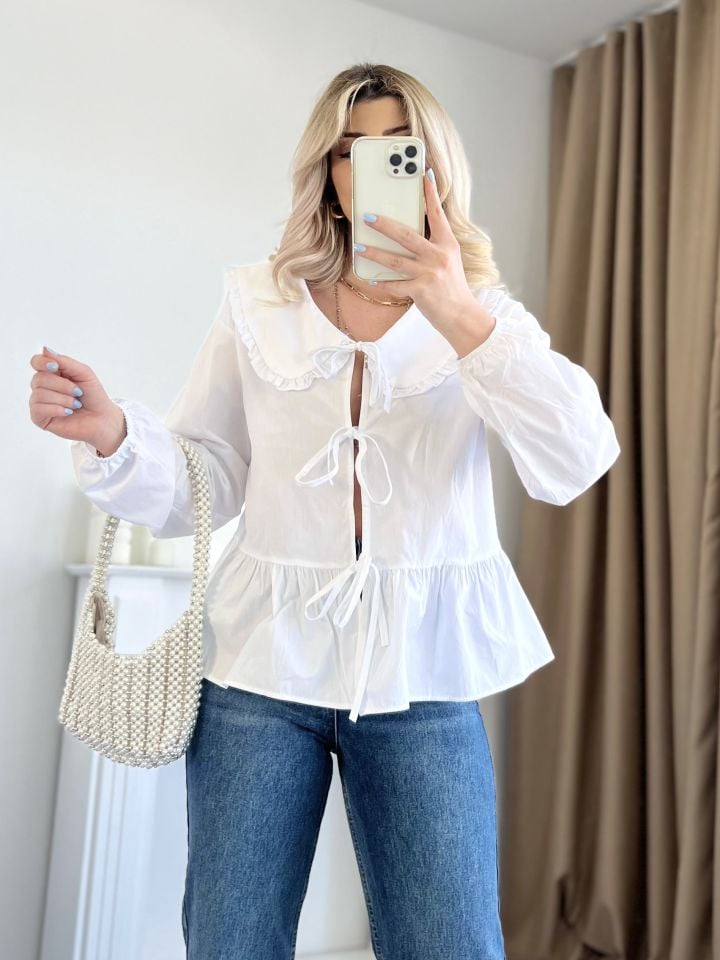 Beyaz Bebe Yaka Bağlamalı Gömlek