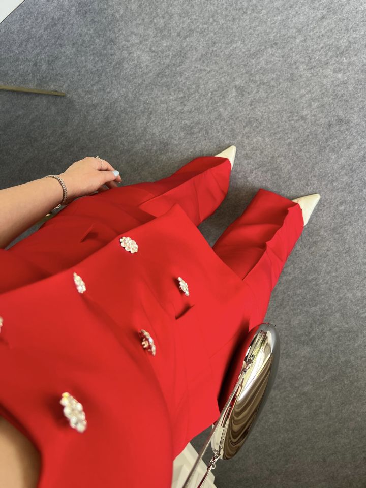 Kırmızı Kare Yaka Ve Düğme Detay Yelek Pantolon Takım