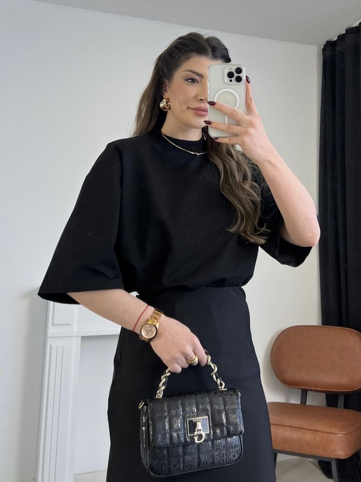 Siyah Vatkalı Oversize Tişört