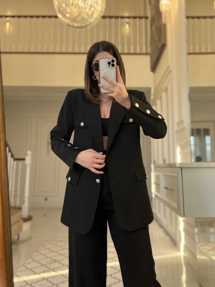 Siyah Düğme Detay Blazer Ceket