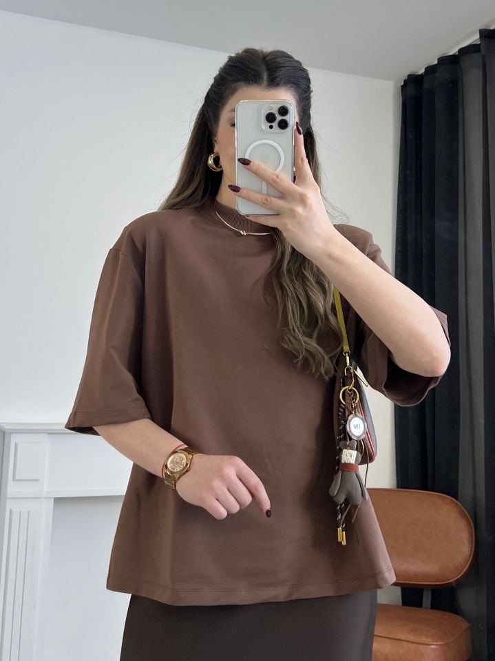 Kahve Vatkalı Oversize Tişört