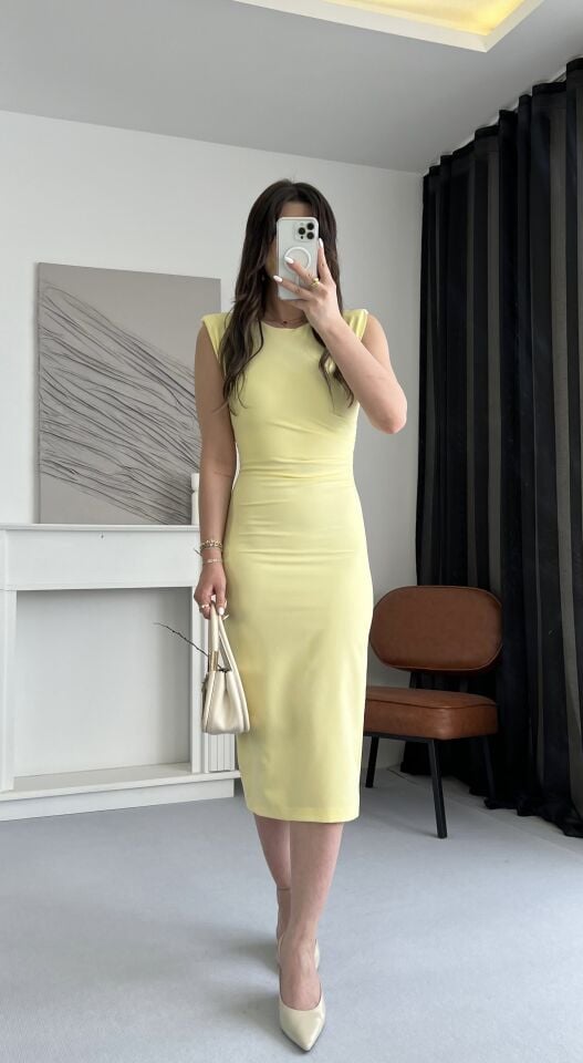 Vatkalı Drape Detaylı Sarı Kalem Elbise