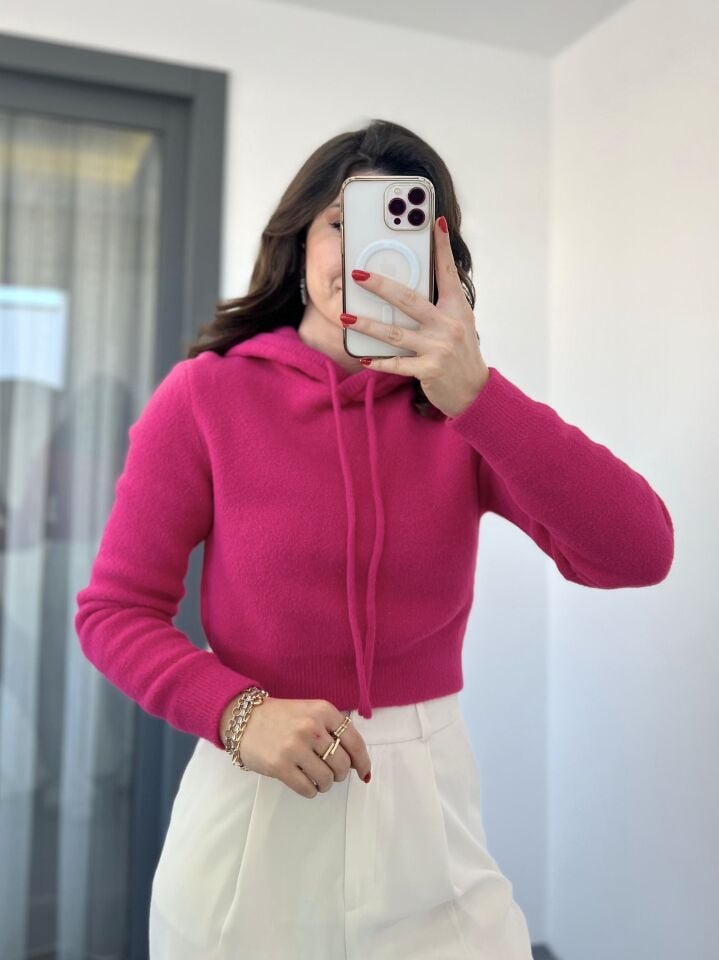 Fuşya Yumuşak Dokulu Kapüşonlu Crop Kazak