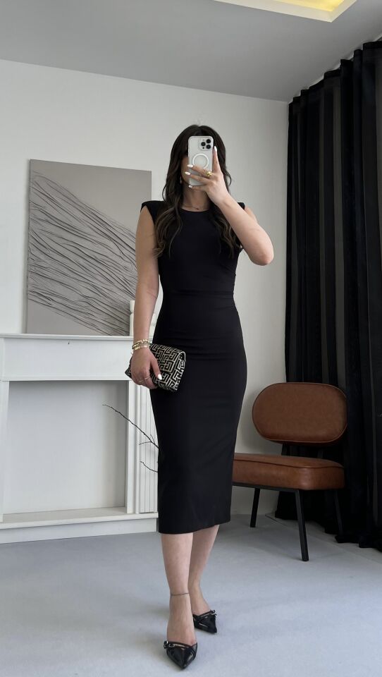 Vatkalı Drape Detaylı Siyah Kalem Elbise